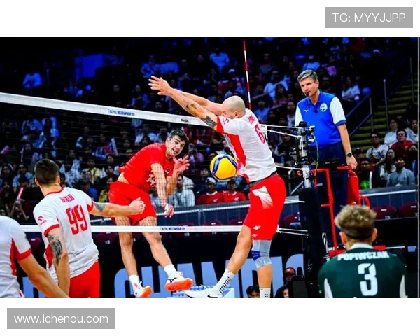 中国男篮与伊朗激战正酣比分胶着双方全力争胜精彩瞬间回顾