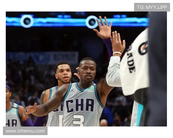 特里罗齐尔带领球队奋勇争先展现出色个人能力与团队合作精神