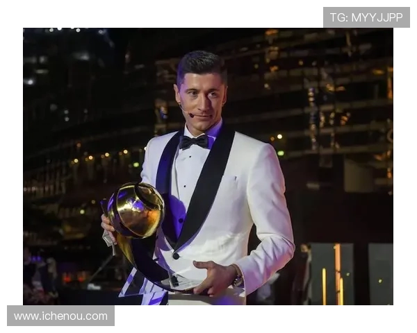 莱万带领球队再创辉煌，重燃足球激情与梦想的旅程